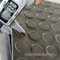 Graue Stärke-Münzen-Gummigarage der TPEgummiboden-Matten-5mm, die Mattierung ausbreitet